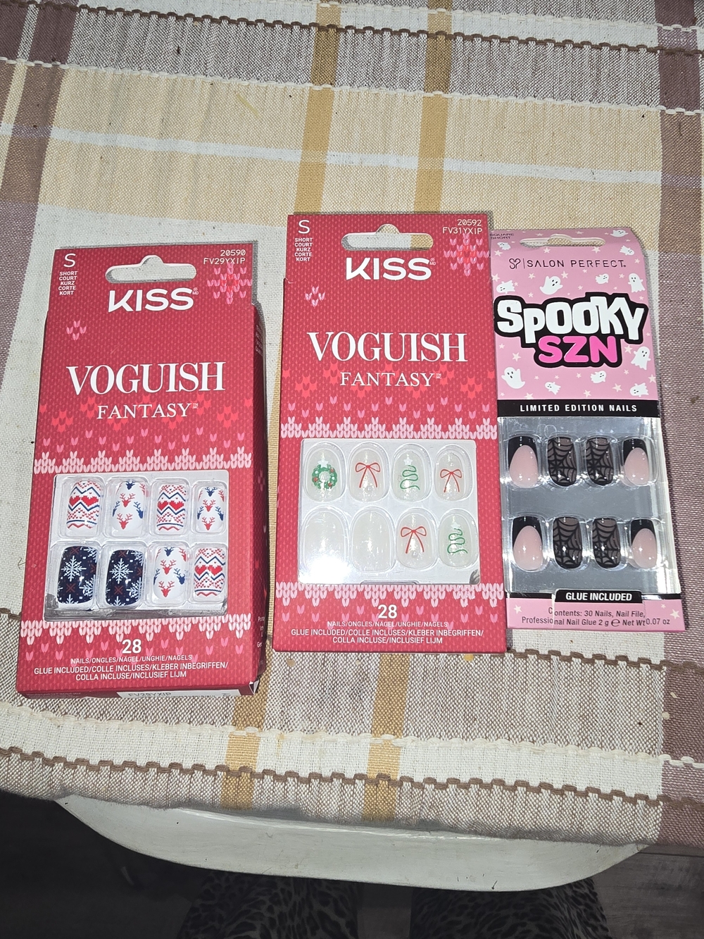 KISS Voguish Fantasy Kids Press-On Nails - Red, White & Navy Holiday Designs